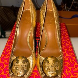 Tory Burch Metallic Gold Sz 6.5
Peep-Toe Heels NWT